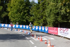 Tobias Tönig vom Stairrun Team Hopfgarten aus Tirol beim Turmlauf am Pyramidenkogel. Der österreichische Feuerwehrmann stellte sich dem Feuerwehr-Bewerb in voller Feuerwehrausrüstung und mit Atemschutz. Vor ihm lagen 441 Stufen und mehr als 70 Höhenmeter bis ins Ziel auf dem Aussichtsturm.

Keywords: Tobias Tönig, Pyramidenkogel, Turmlauf, KLC, Stairrun Team Hopfgarten, Tirol, Feuerwehr, Feuerwehrmann, Feuerwehrbewerb, Atemschutz, Atemschutzausrüstung, Feuerwehrausrüstung, 441 Stufen, 70 Höhenmeter, Aussichtsturm, Keutschach am See, Kärnten, Wörthersee, Treppenlauf, Sport, Laufveranstaltung
