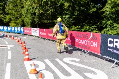 Florian Unterlercher vom Stairrun Team Hopfgarten aus Tirol beim Turmlauf am Pyramidenkogel. Der österreichische Feuerwehrmann nahm den Feuerwehr-Bewerb in voller Feuerwehrausrüstung und mit Atemschutz in Angriff. Insgesamt galt es 441 Stufen und mehr als 70 Höhenmeter bis ins Ziel auf dem Aussichtsturm zu bewältigen.

Keywords: Florian Unterlercher, Pyramidenkogel, Turmlauf, KLC, Stairrun Team Hopfgarten, Tirol, Feuerwehr, Feuerwehrmann, Feuerwehrbewerb, Atemschutz, Atemschutzausrüstung, Feuerwehrausrüstung, 441 Stufen, 70 Höhenmeter, Aussichtsturm, Keutschach am See, Kärnten, Wörthersee, Treppenlauf, Sport, Laufveranstaltung